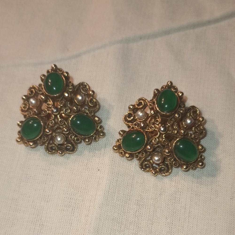 Ornate Vintage Florenza Gold Tone and Faux Jade Clip On Earrings